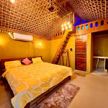 La Pahi Palace- Banquet And Resort Sakri East Экстерьер фото