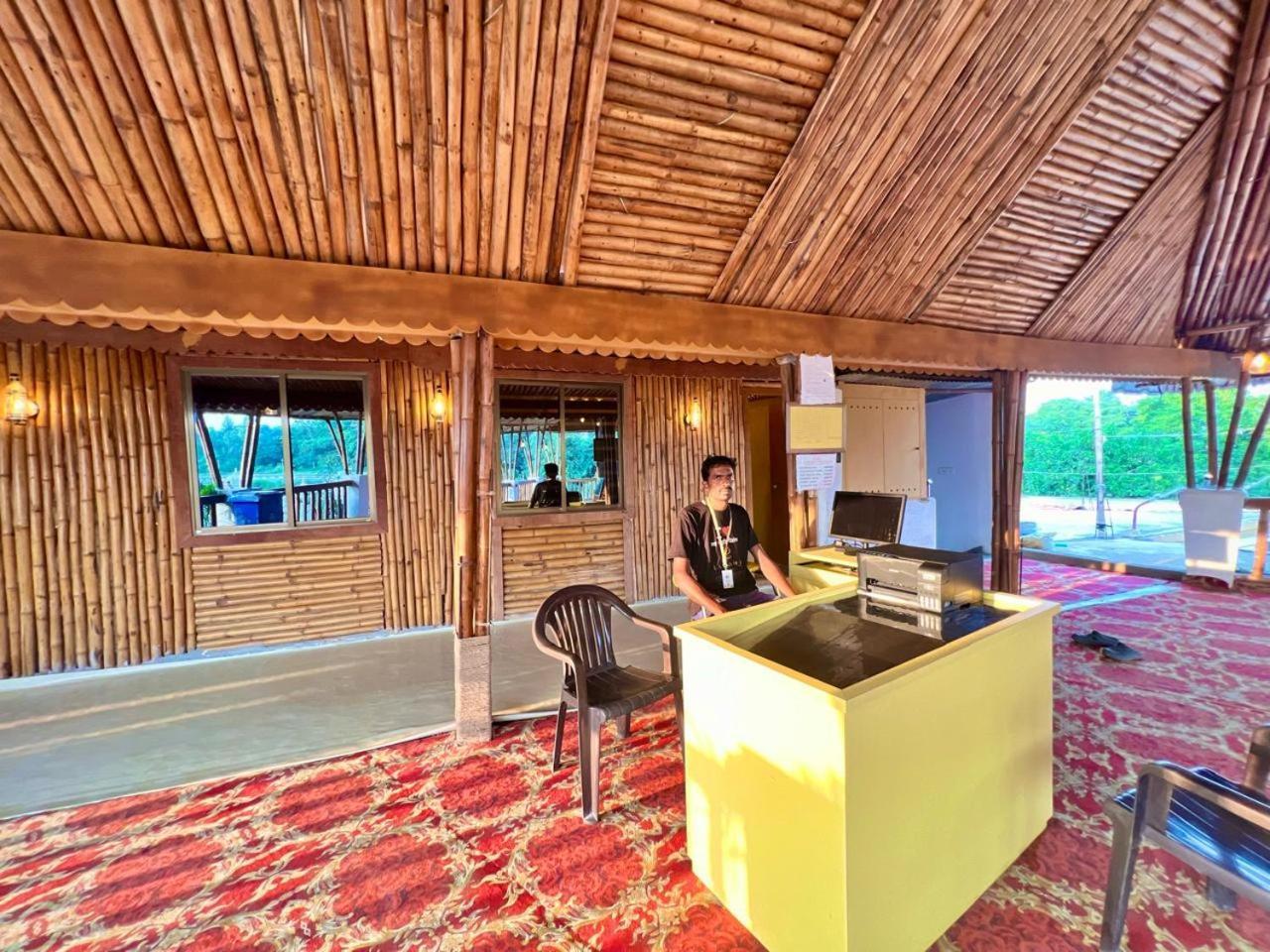 La Pahi Palace- Banquet And Resort Sakri East Экстерьер фото