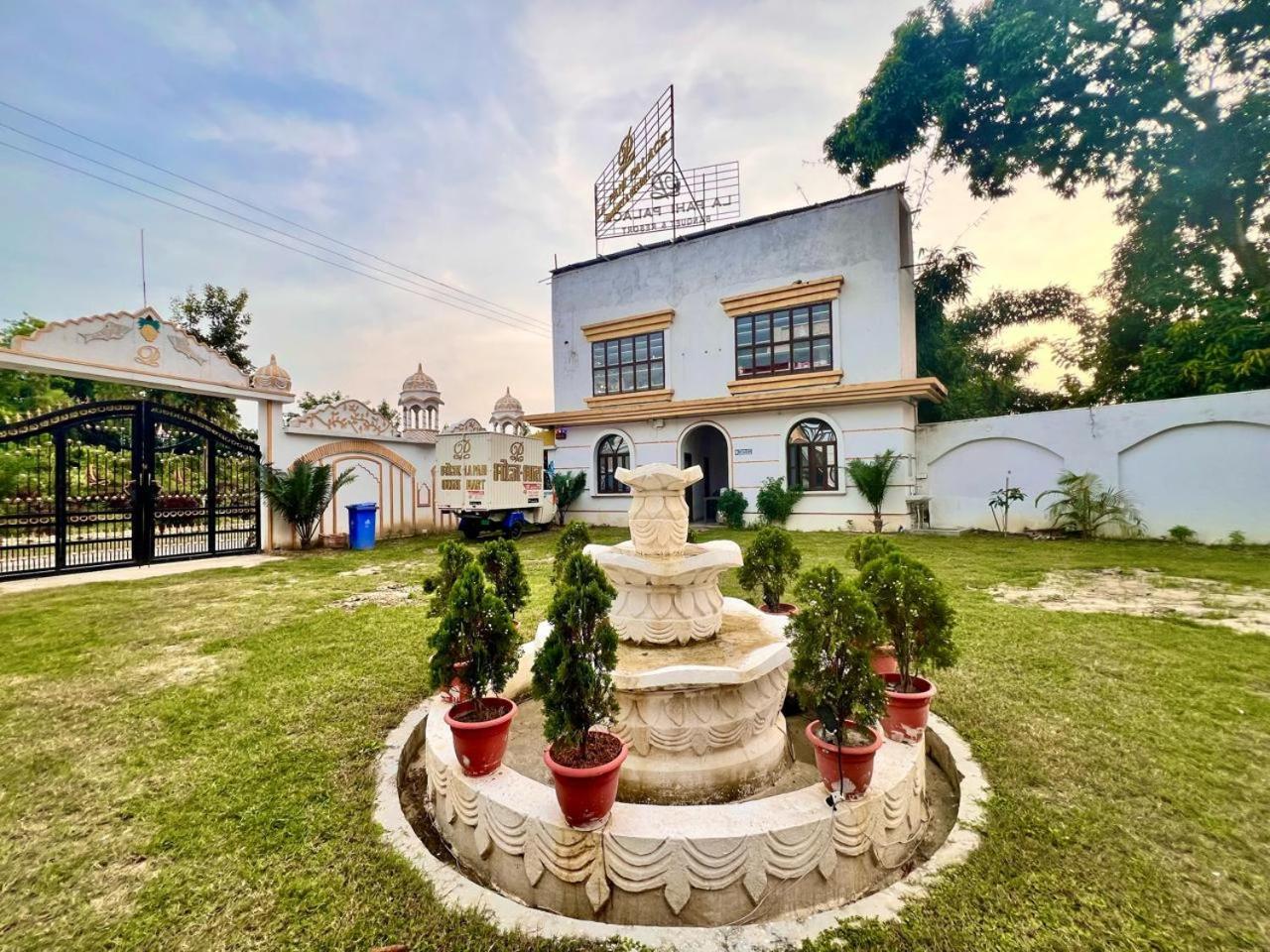 La Pahi Palace- Banquet And Resort Sakri East Экстерьер фото
