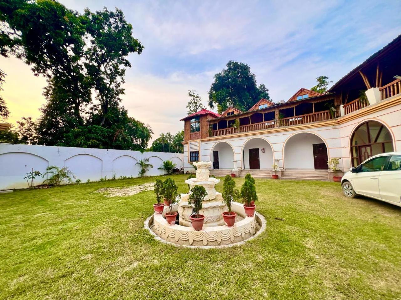 La Pahi Palace- Banquet And Resort Sakri East Экстерьер фото