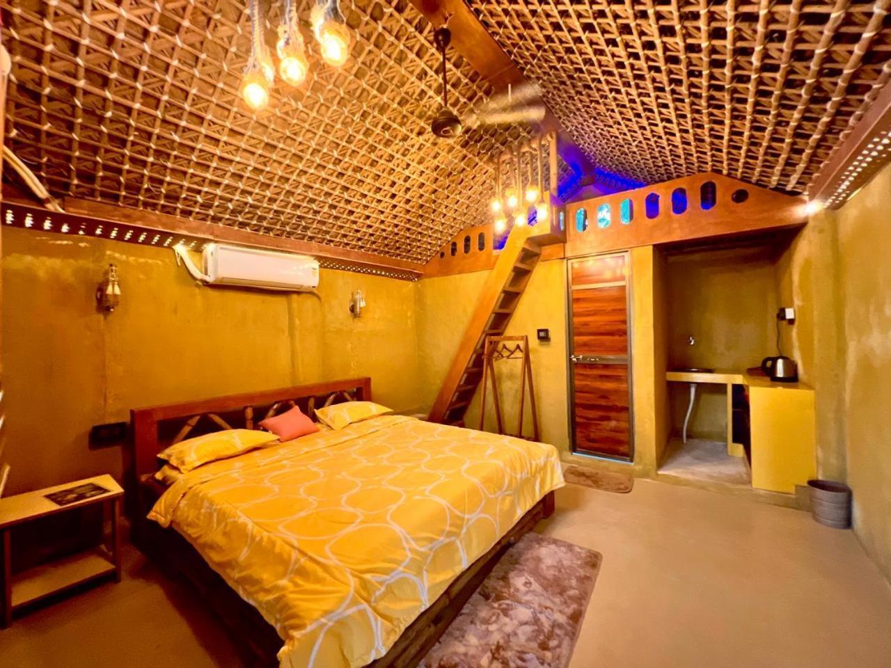 La Pahi Palace- Banquet And Resort Sakri East Экстерьер фото