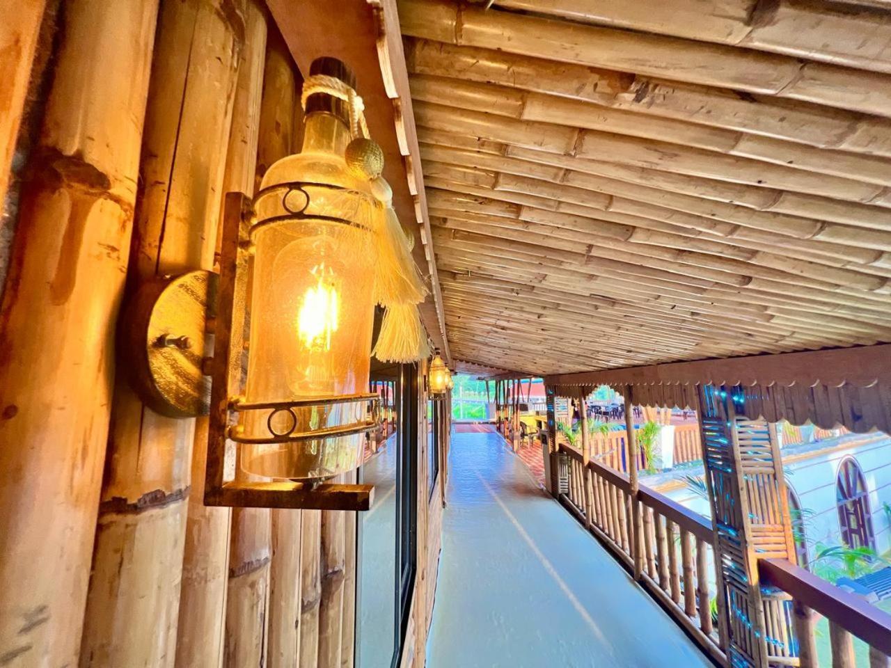 La Pahi Palace- Banquet And Resort Sakri East Экстерьер фото