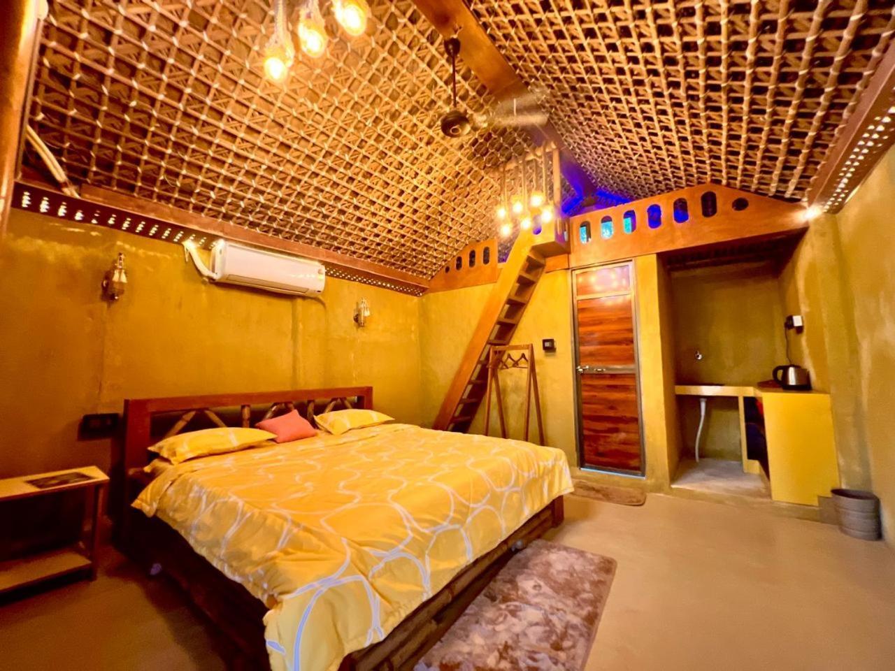 La Pahi Palace- Banquet And Resort Sakri East Экстерьер фото