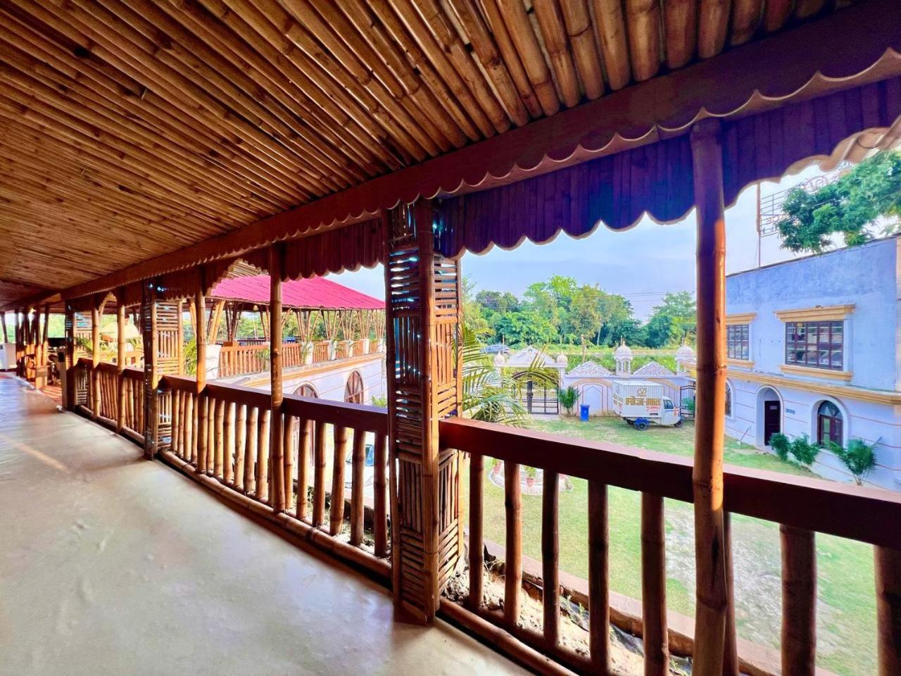 La Pahi Palace- Banquet And Resort Sakri East Экстерьер фото