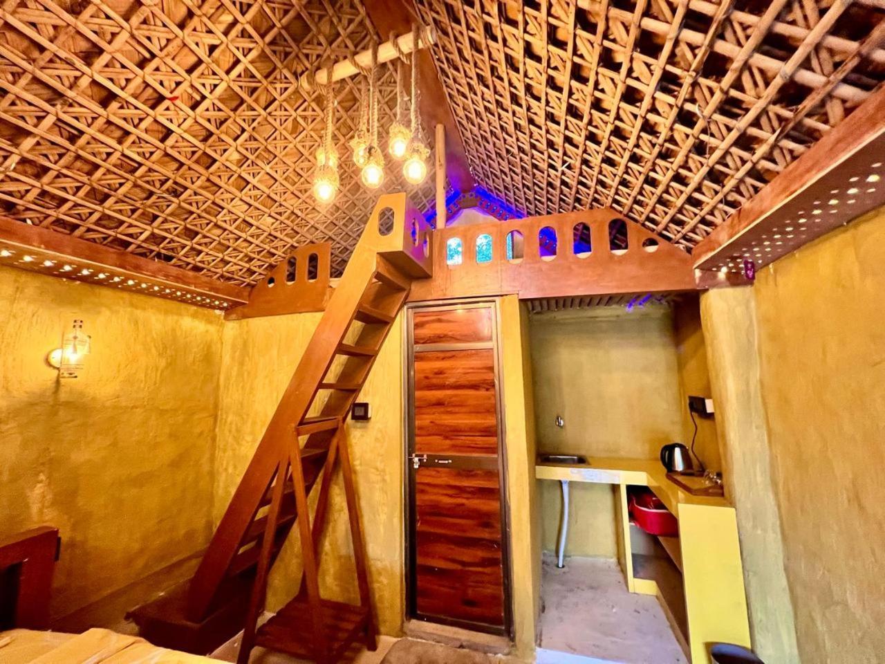 La Pahi Palace- Banquet And Resort Sakri East Экстерьер фото