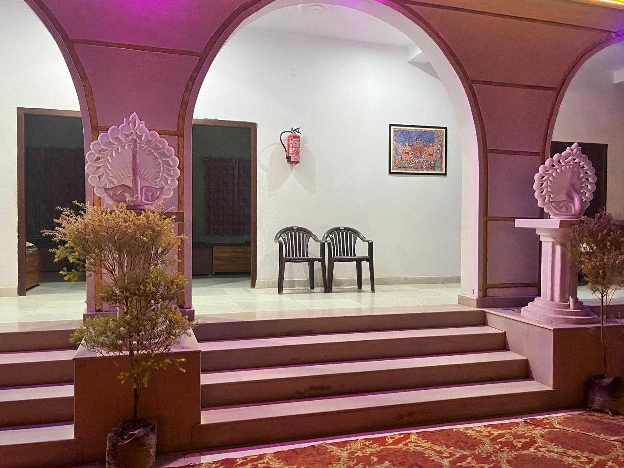 La Pahi Palace- Banquet And Resort Sakri East Экстерьер фото